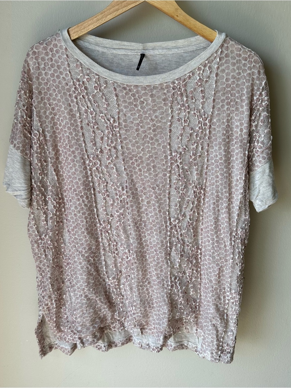 Capote lace overlay tee